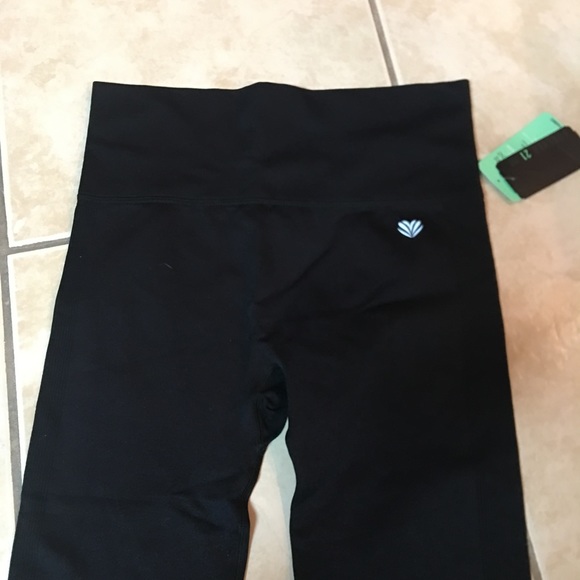 NWT forever 21 cropped tights size Small - Picture 2 of 3